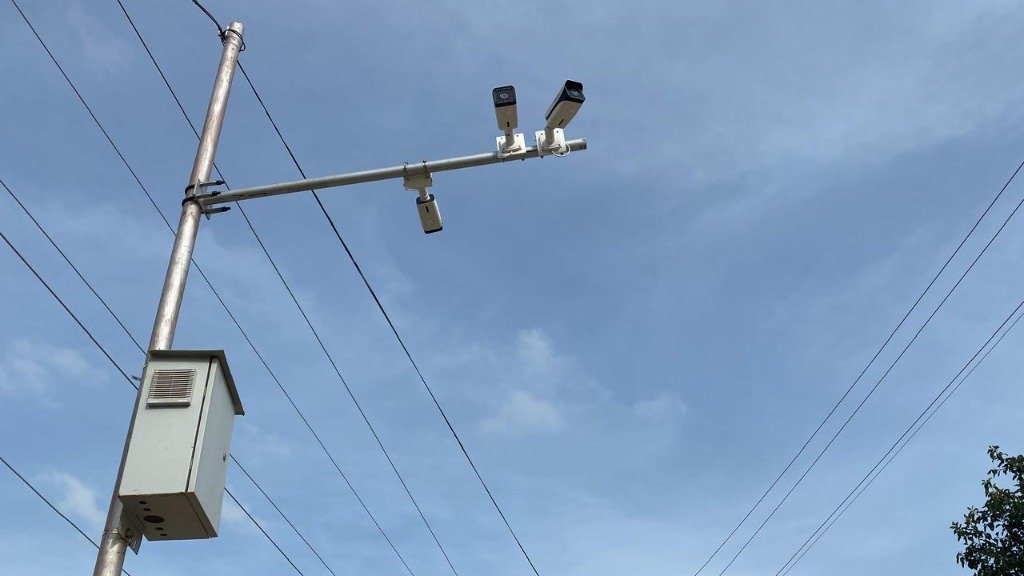 High-Mast Outdoor Perimeter Surveillance Array