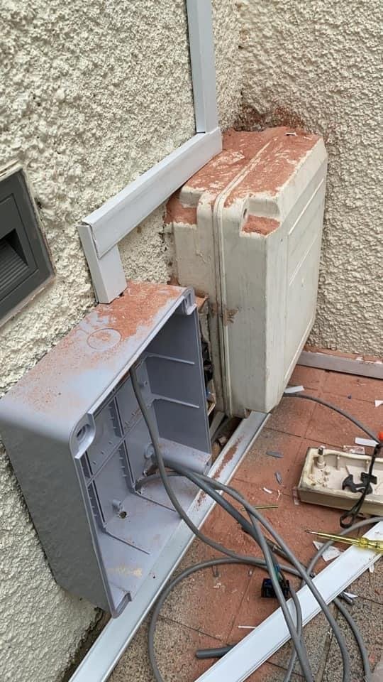Weatherproof Exterior Distribution & Conduit Hub